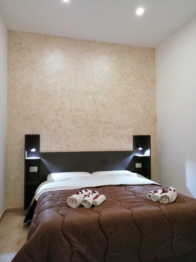 Ad Un Passo Dal Duomo "2" Apartment เนเปิลส์ ภายนอก รูปภาพ
