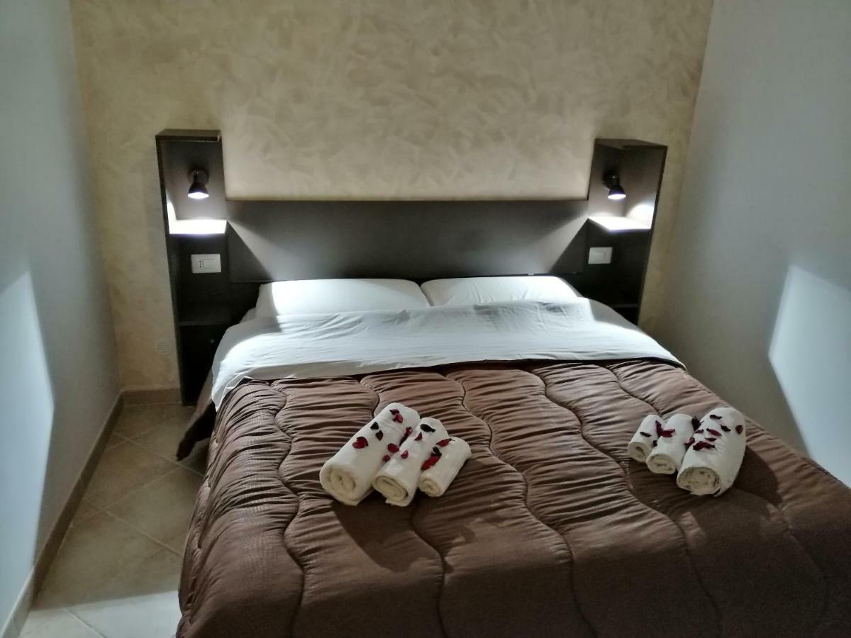 Ad Un Passo Dal Duomo "2" Apartment เนเปิลส์ ภายนอก รูปภาพ